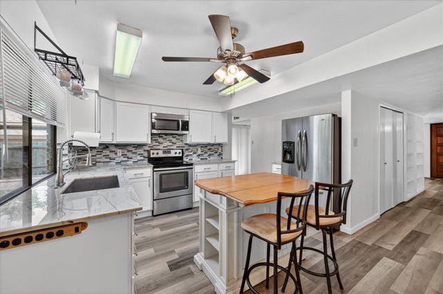 2705 Treeview Drive, Arlington, TX 76016