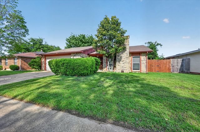 2705 Treeview Drive, Arlington, TX 76016