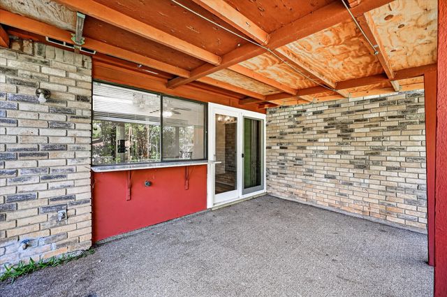 2705 Treeview Drive, Arlington, TX 76016