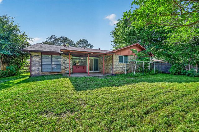 2705 Treeview Drive, Arlington, TX 76016