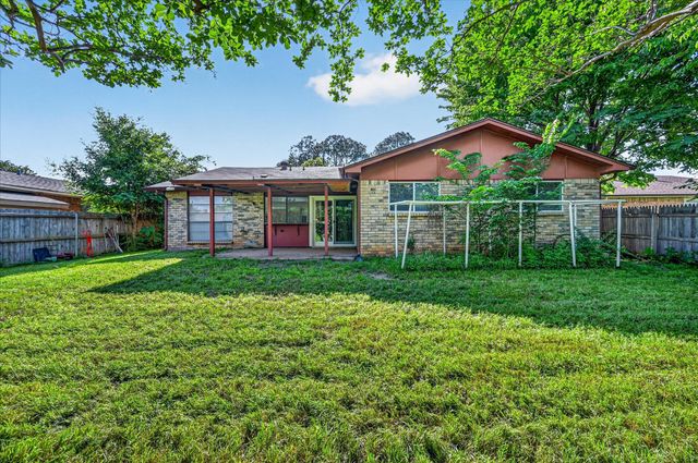 2705 Treeview Drive, Arlington, TX 76016