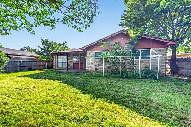 2705 Treeview Drive, Arlington, TX 76016
