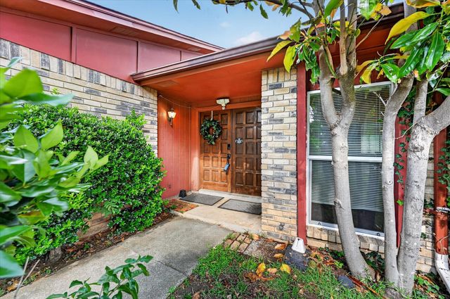 2705 Treeview Drive, Arlington, TX 76016