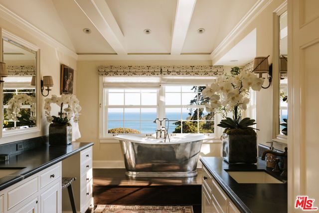 6825 Zumirez Drive, Malibu, CA 90265