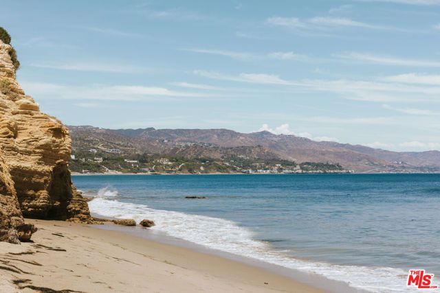 6825 Zumirez Drive, Malibu, CA 90265