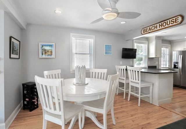 9 G St, Hull, MA 02045