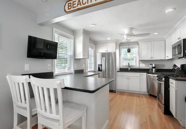 9 G St, Hull, MA 02045