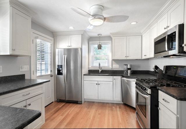 9 G St, Hull, MA 02045
