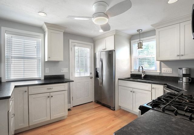 9 G St, Hull, MA 02045