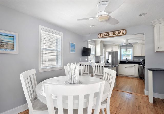 9 G St, Hull, MA 02045