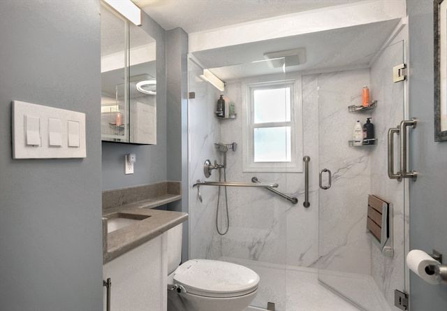 9 G St, Hull, MA 02045