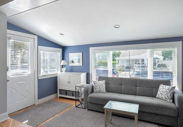 9 G St, Hull, MA 02045