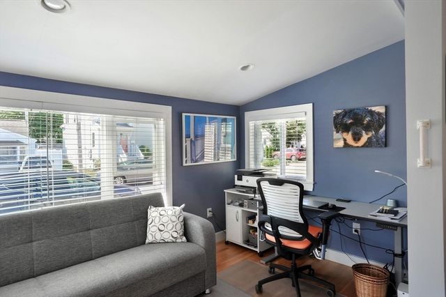 9 G St, Hull, MA 02045