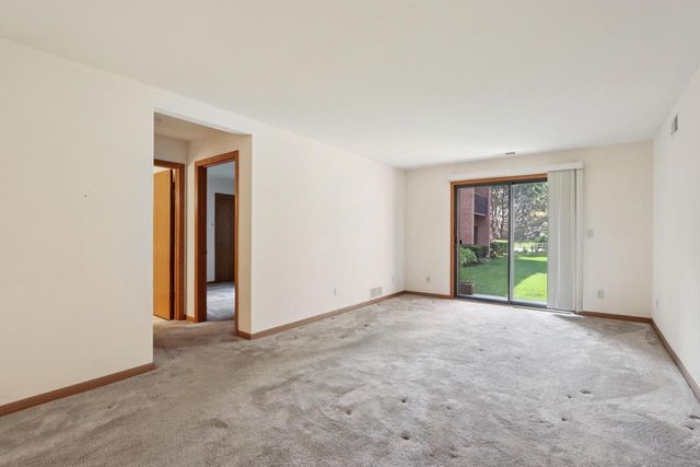 N58W23833 Hastings COURT #703, Sussex, WI 53089