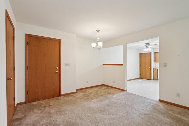 N58W23833 Hastings COURT #703, Sussex, WI 53089