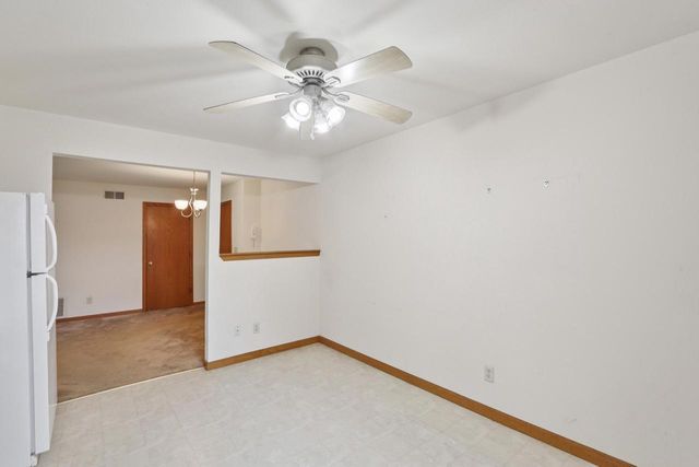 N58W23833 Hastings COURT #703, Sussex, WI 53089