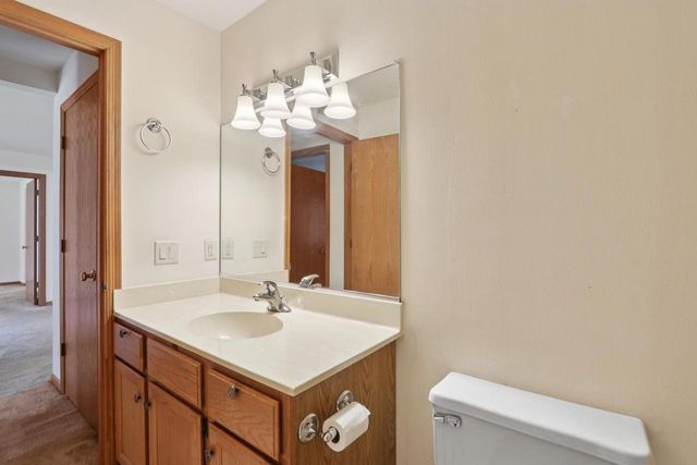 N58W23833 Hastings COURT #703, Sussex, WI 53089