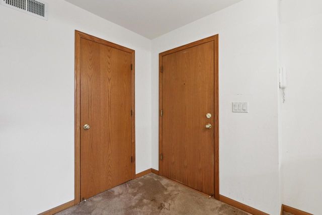 N58W23833 Hastings COURT #703, Sussex, WI 53089
