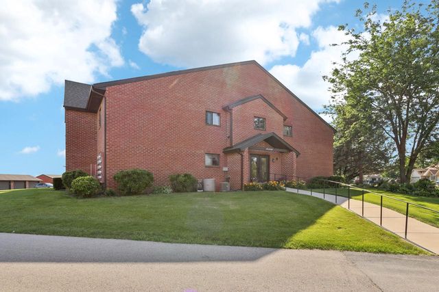 N58W23833 Hastings COURT #703, Sussex, WI 53089