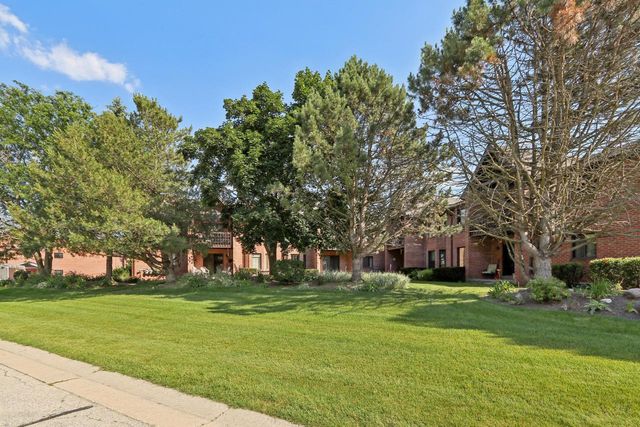 N58W23833 Hastings COURT #703, Sussex, WI 53089