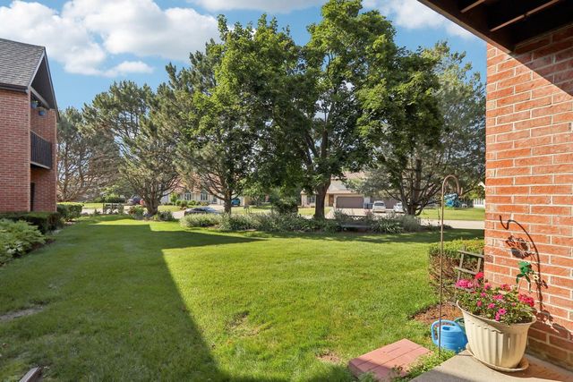 N58W23833 Hastings COURT #703, Sussex, WI 53089