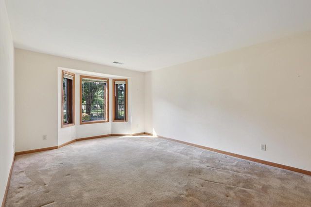 N58W23833 Hastings COURT #703, Sussex, WI 53089