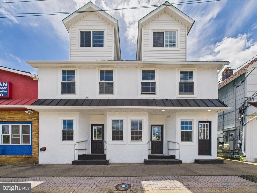 10 W RAILROAD AVE, Jamesburg, NJ 08831