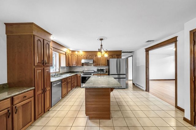 169 Country Rd, Agawam, MA 01001