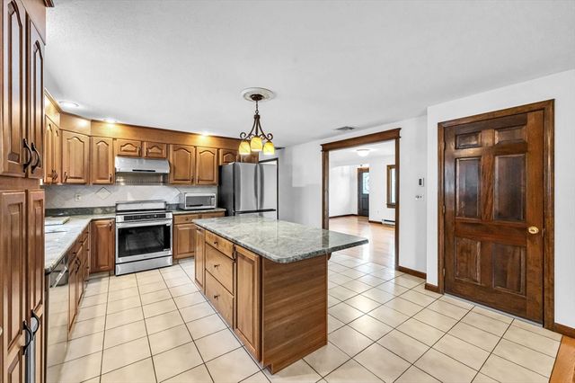 169 Country Rd, Agawam, MA 01001