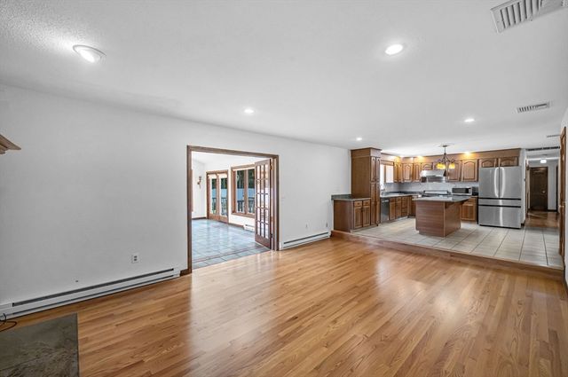 169 Country Rd, Agawam, MA 01001