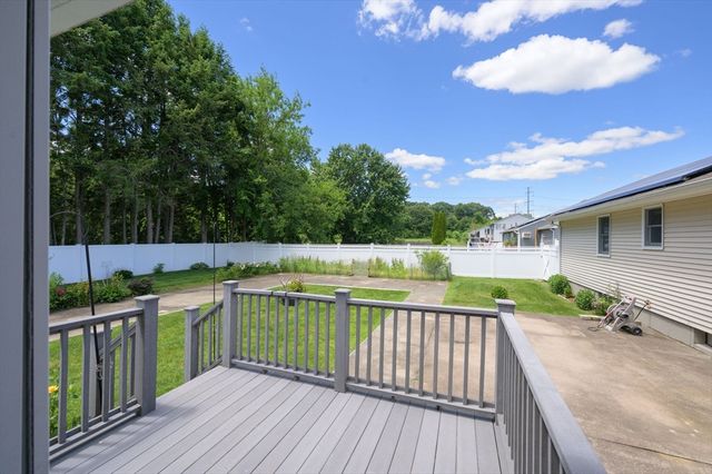 169 Country Rd, Agawam, MA 01001