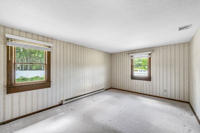 169 Country Rd, Agawam, MA 01001