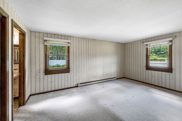 169 Country Rd, Agawam, MA 01001