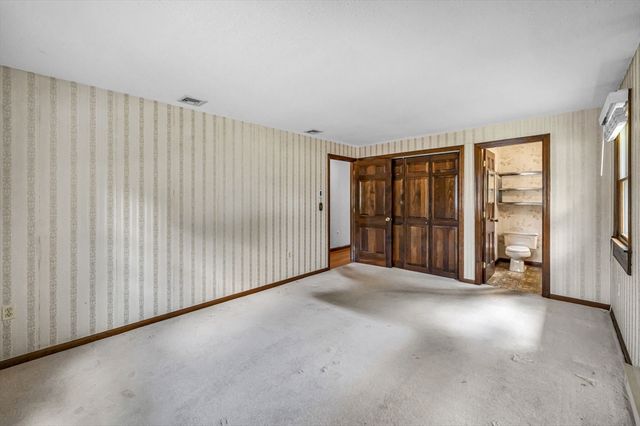 169 Country Rd, Agawam, MA 01001