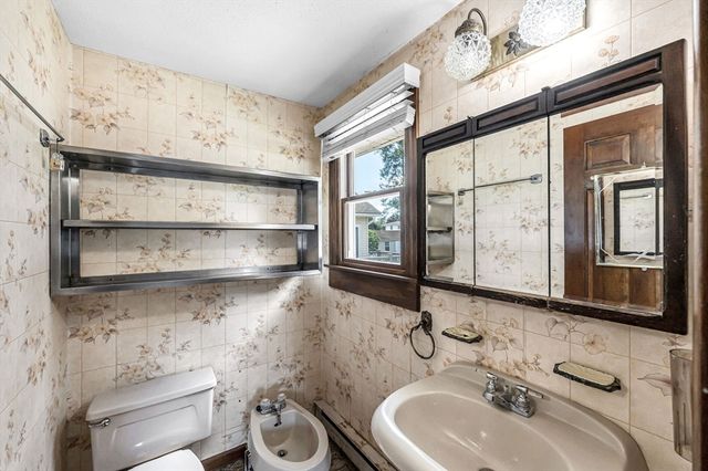 169 Country Rd, Agawam, MA 01001