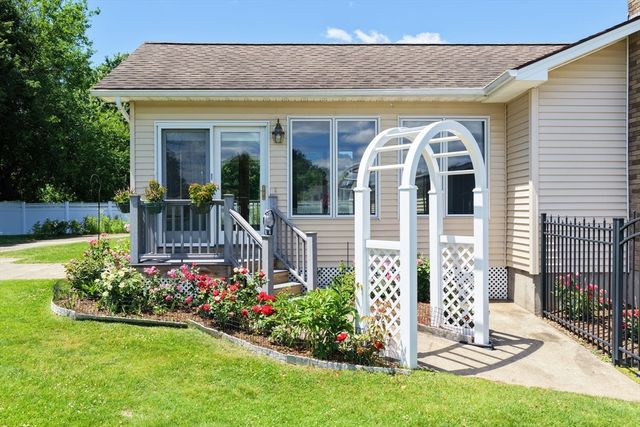 169 Country Rd, Agawam, MA 01001