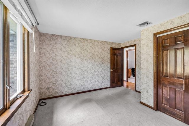 169 Country Rd, Agawam, MA 01001