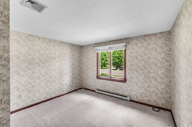169 Country Rd, Agawam, MA 01001
