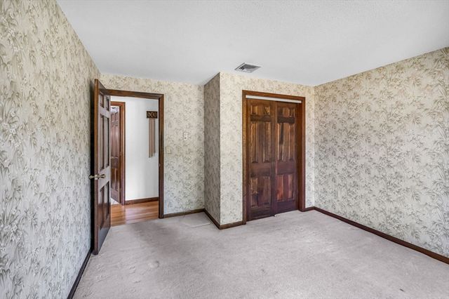169 Country Rd, Agawam, MA 01001