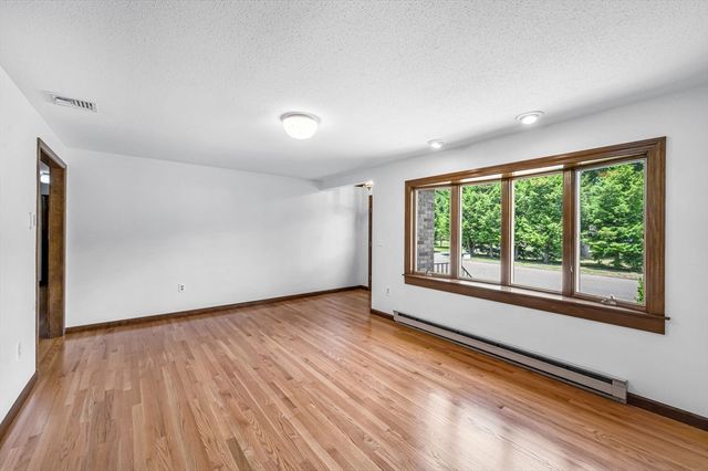 169 Country Rd, Agawam, MA 01001