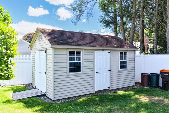 169 Country Rd, Agawam, MA 01001