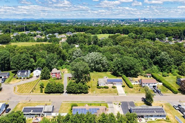 169 Country Rd, Agawam, MA 01001