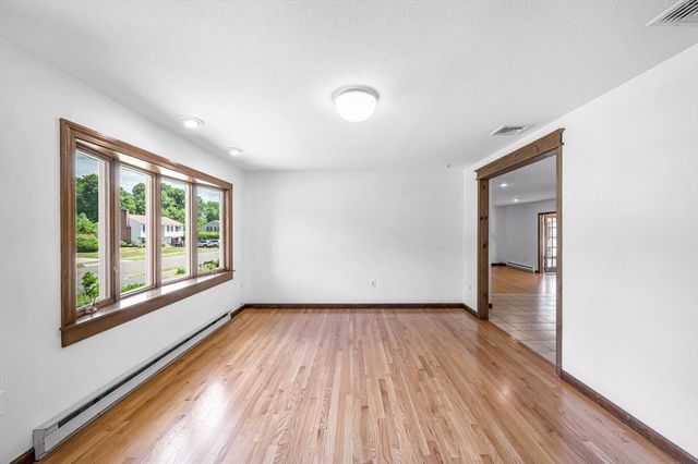 169 Country Rd, Agawam, MA 01001