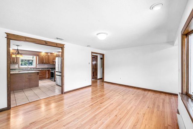 169 Country Rd, Agawam, MA 01001