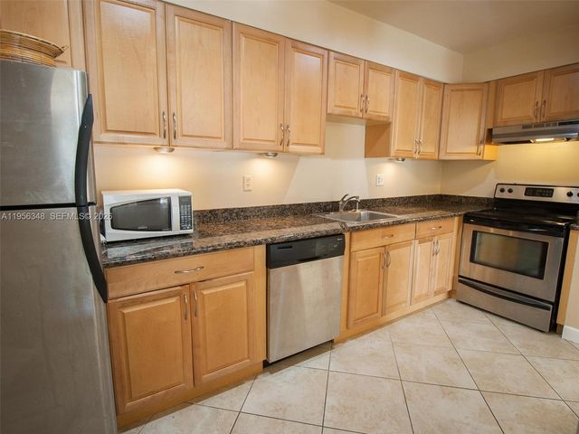 13901 SW 90th Ave E-118, Miami, FL 33176