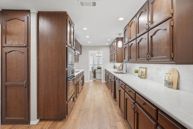 7308 Shady Hollow Lane, North Richland Hills, TX 76182