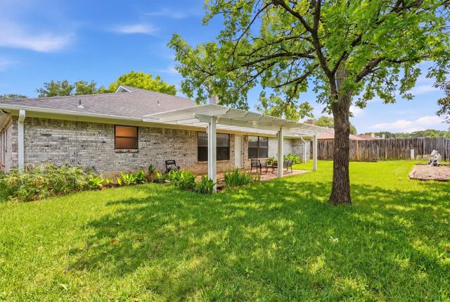 7308 Shady Hollow Lane, North Richland Hills, TX 76182