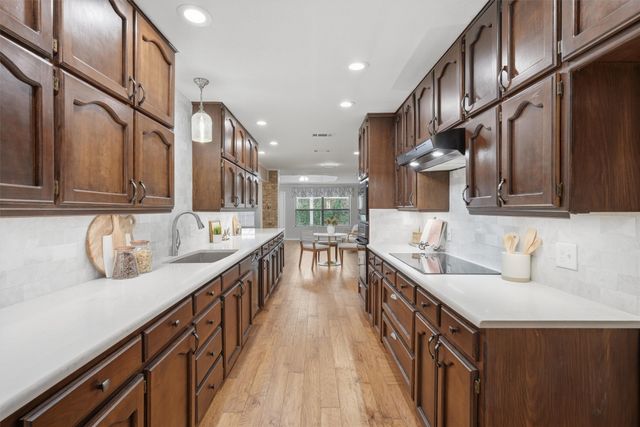 7308 Shady Hollow Lane, North Richland Hills, TX 76182