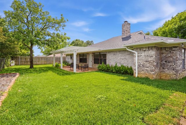 7308 Shady Hollow Lane, North Richland Hills, TX 76182