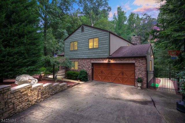 72 Fox Chase Ct, Freehold Twp., NJ 07728